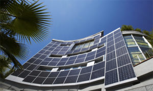 É possível ter energia solar em apartamentos